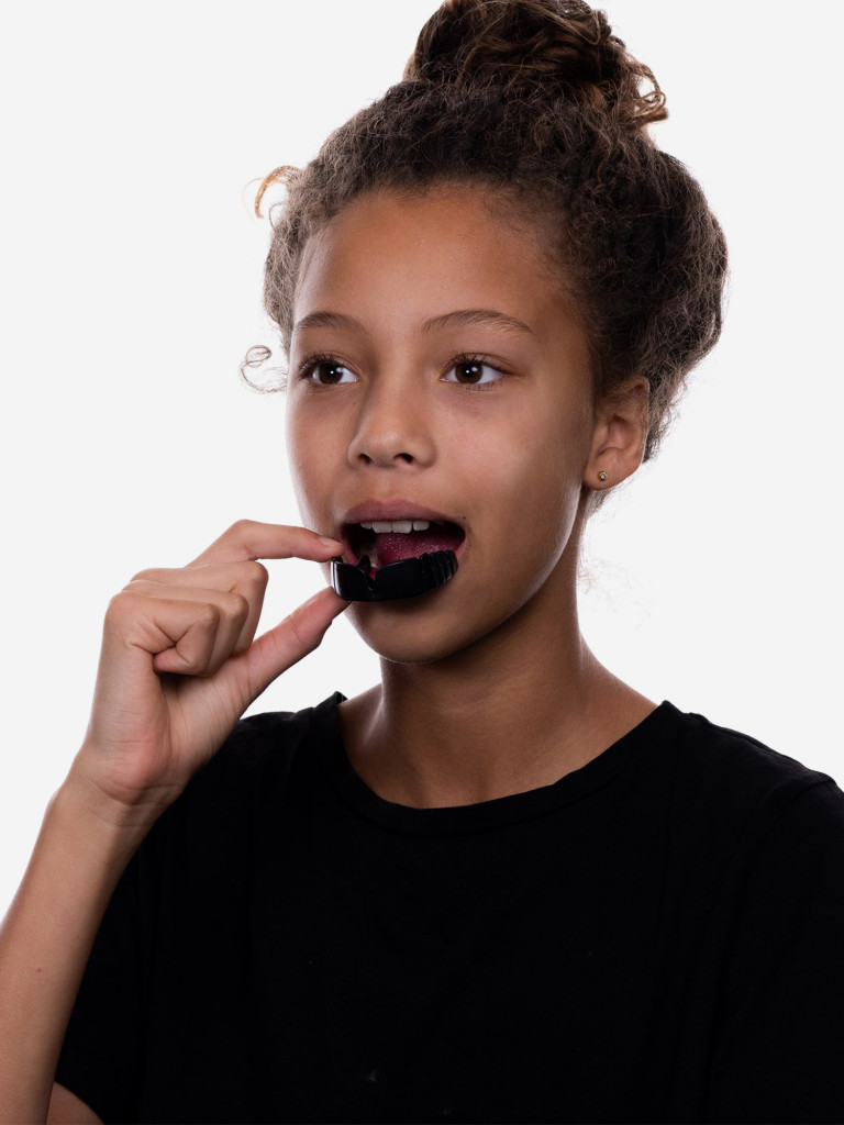 Детская боксерская капа, спортивная, однослойная защитная для зубов OPRO Snap-Fit - Black