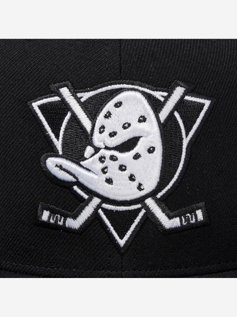 Бейсболка с прямым козырьком MITCHELL NESS HS8545-ADUBLCK Anaheim Ducks NHL (черный)