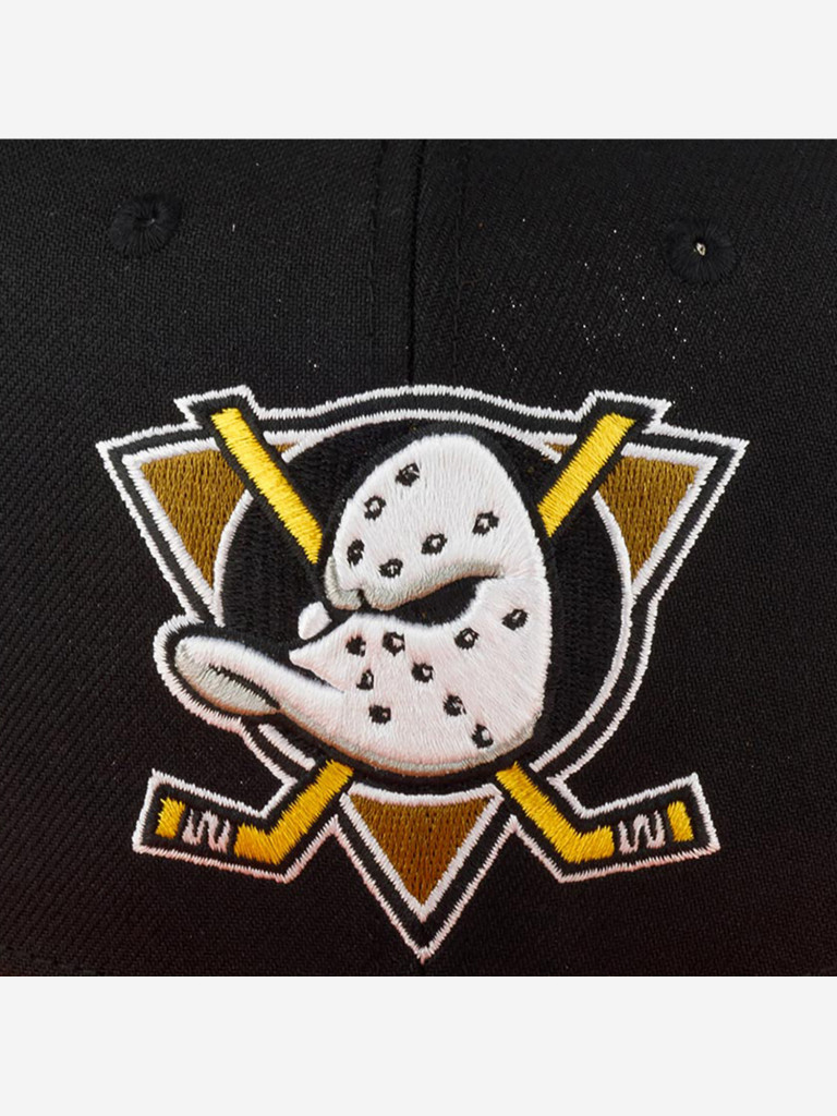 Бейсболка с прямым козырьком MITCHELL NESS HHSS5367-ADUYYPPPBKOR Anaheim Ducks NHL