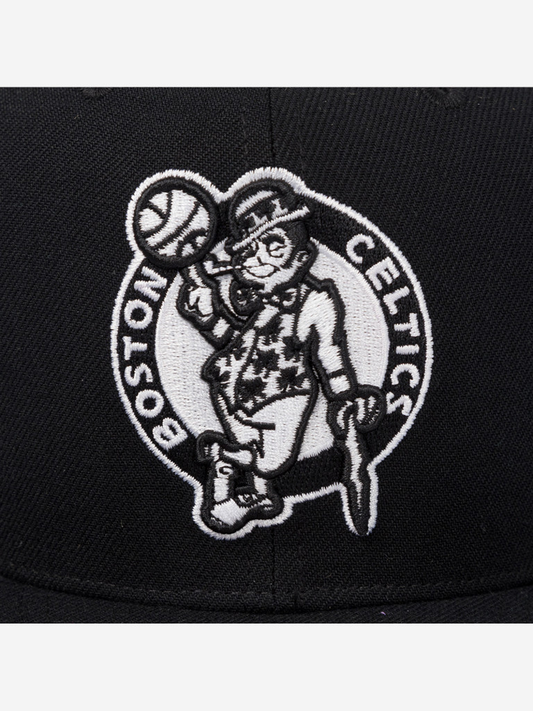 Бейсболка с прямым козырьком MITCHELL NESS HS8547-BCEBLCK Boston Celtics NBA (черный)