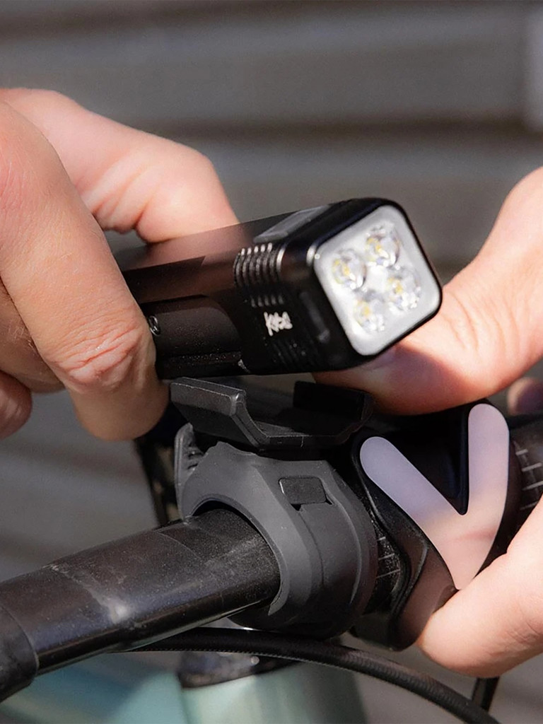Фонарь передний Knog Blinder 1000
